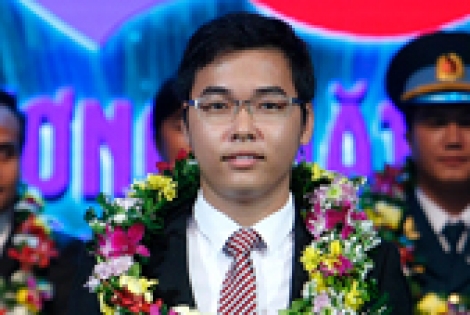 Sinh viên Lê Yên Thanh giành giải Gương mặt trẻ Việt Nam tiêu biểu 2015 - 095